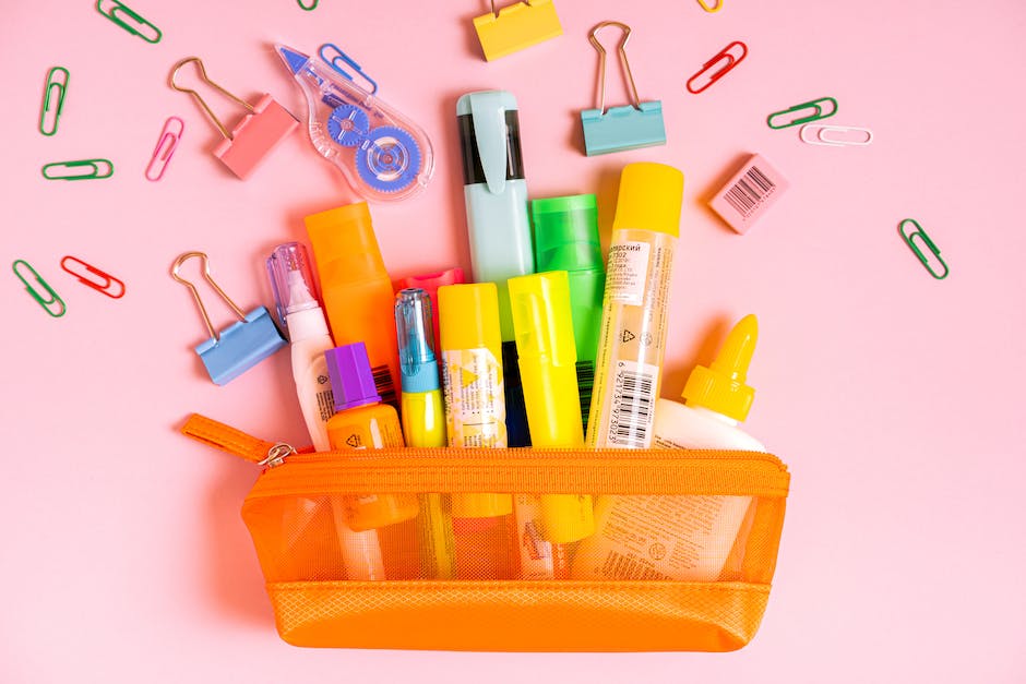 So bekommen Sie Sekundenkleber von Plastik ab Diese Methoden helfen!